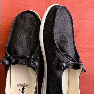 Women’s shoes. Flats. Never worn.